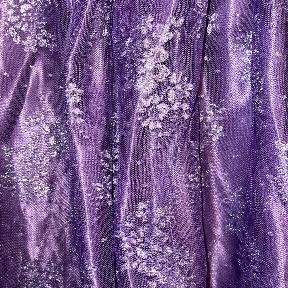 Girls formal velvet and lace pink dress, Size 8 - Picture 3 of 15